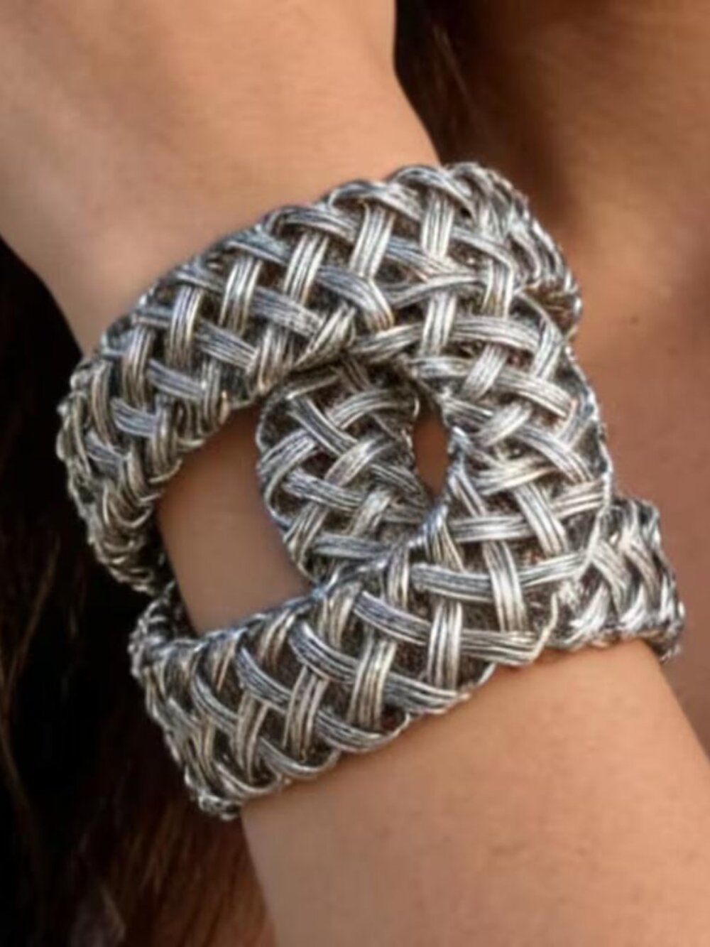 TOTALLY NEW AND DIFFERENT SILVERY WIRE BRAIDED LARGE HINGED WRAP BRACELET N
